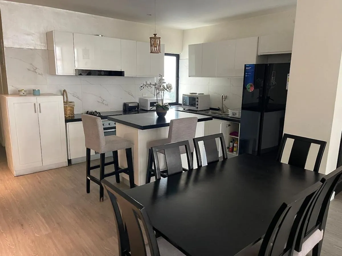 Chic City Oasis At Gazebo Addisz-Abeba Apartman